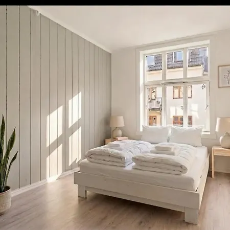 Spacious 3 Bedroom In The Heart Of *