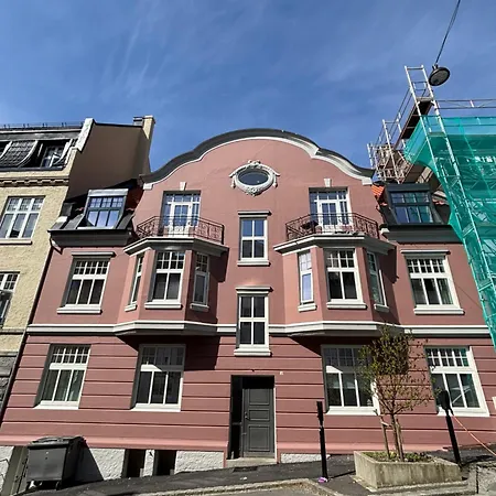 Spacious 3 Bedroom In The Heart Of